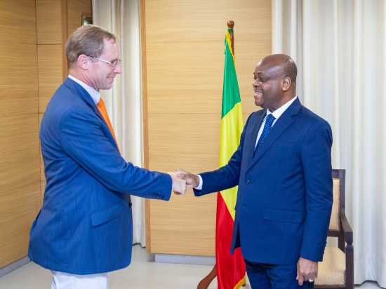 Audience à la Cour constitutionnelle : Le Pr Dorothé SOSSA a reçu l’ambassadeur de l’Union Européenne près le Bénin